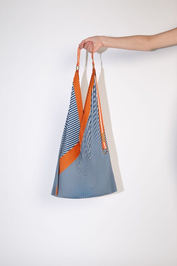 Pleated Y Bag - Anna Rust - Close Up