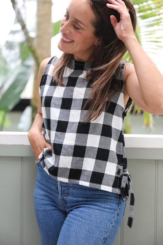Everly Staple Top - Black - Frank And Dollys