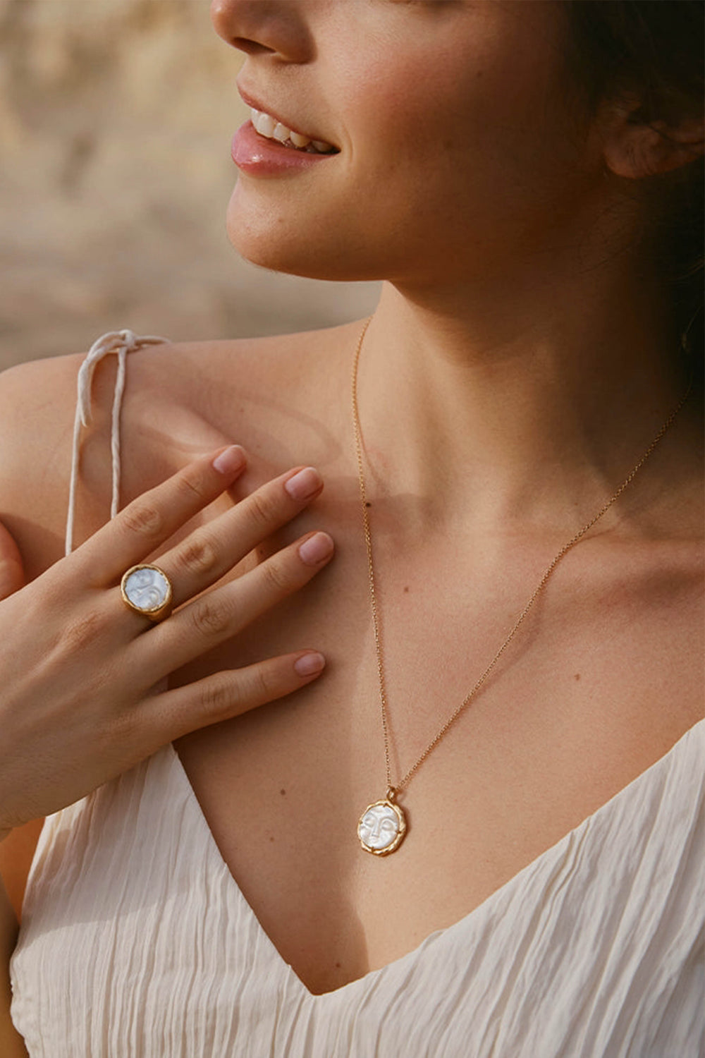 Hëna Necklace